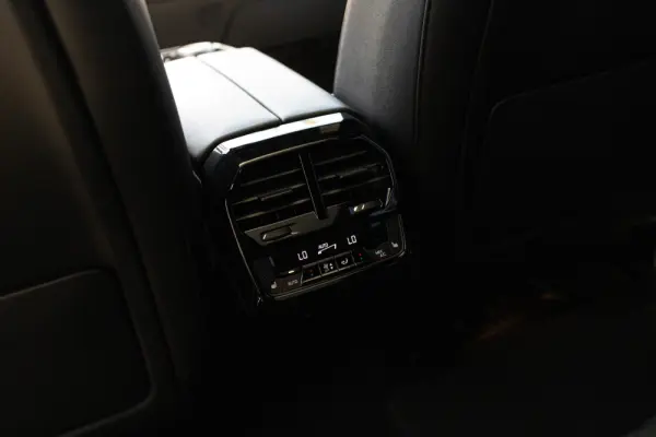 BMW iX xDrive 40 Pack Desportivo 36