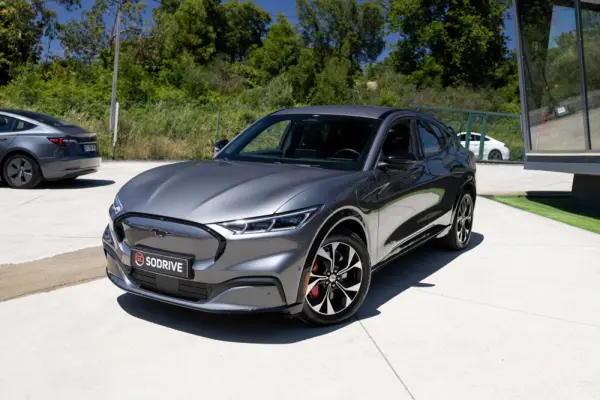 Ford Mustang Mach-E 75.7 kWh Premium AWD 3