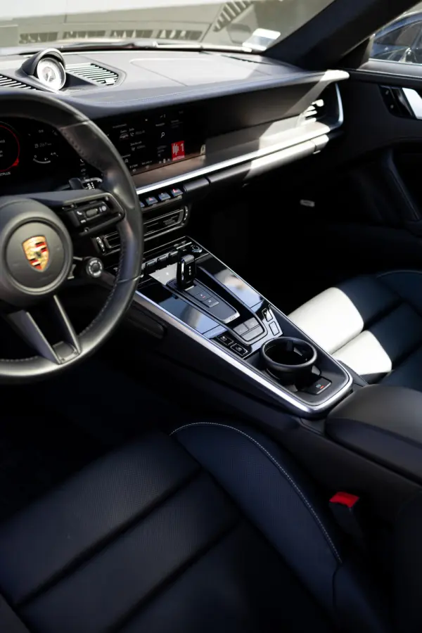 Porsche 911 (992) Turbo S PDK 55