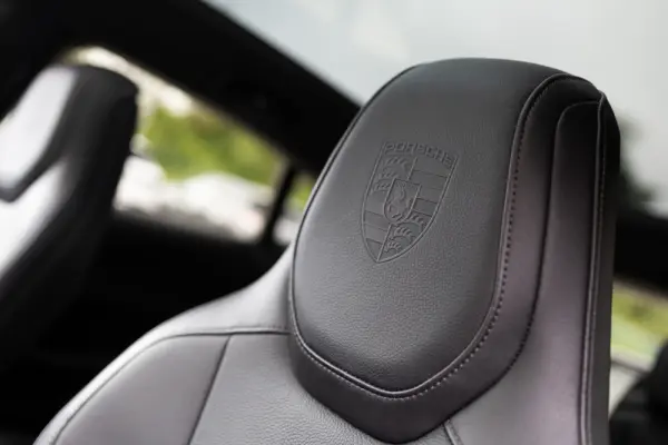Porsche Taycan Sport Turismo Outro 16