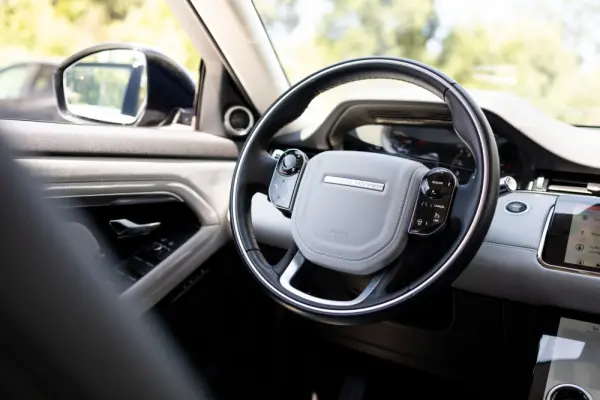 Land Rover Range Rover Evoque P300e R-Dynamic HSE 42