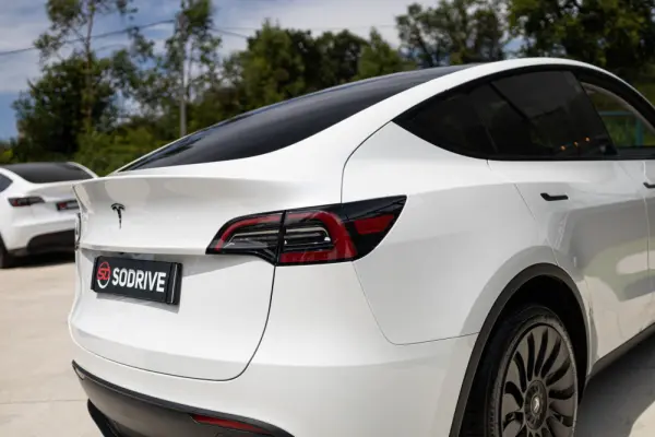 Tesla Model Y Standard 19