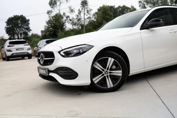 Mercedes-Benz C 300 e Avantgarde 16