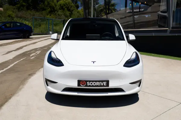 Tesla Model Y Standard RWD 3