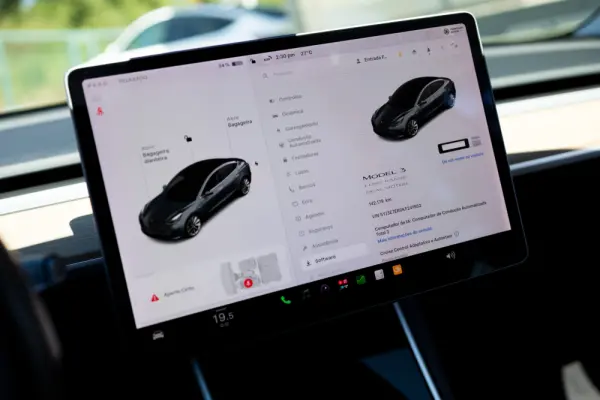 Tesla Model 3 Long-Range Dual Motor AWD 9