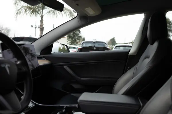 Tesla Model 3 Standard RWD Plus 8