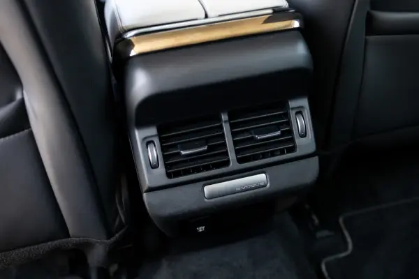 Land Rover Range Rover Evoque P300e R-Dynamic HSE 38