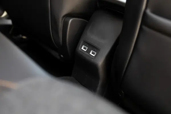 Peugeot e-2008 Allure 32