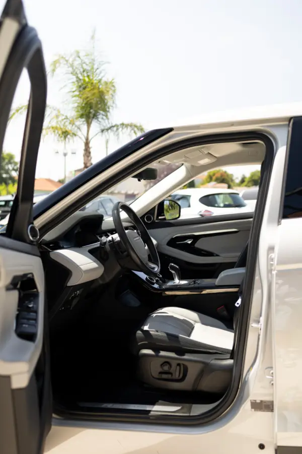 Land Rover Range Rover Evoque P300e R-Dynamic HSE 26