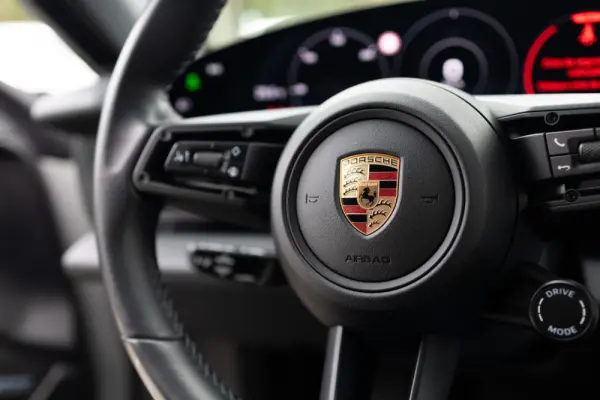 Porsche Taycan Sport Turismo Outro 12