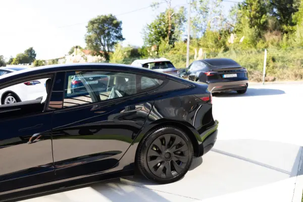Tesla Model 3 Long-Range Dual Motor AWD 14