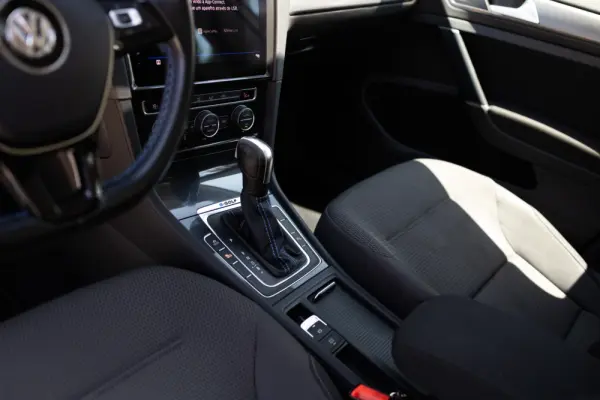Volkswagen e-Golf Standard 23