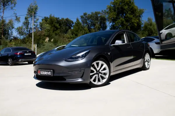 Tesla Model 3 Long-Range Dual Motor AWD 8