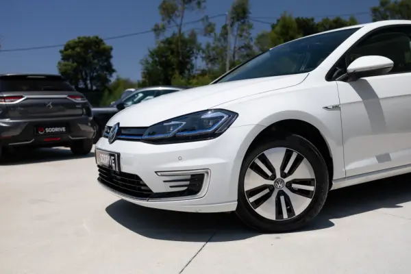 Volkswagen e-Golf Standard 8