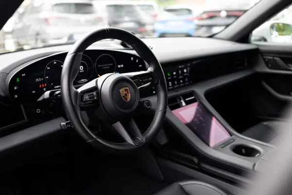 Porsche Taycan Sport Turismo Outro 18