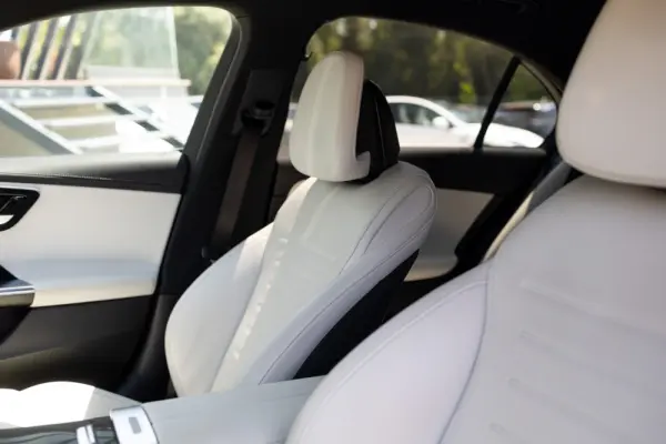 Mercedes-Benz C 300 e AMG Line 19