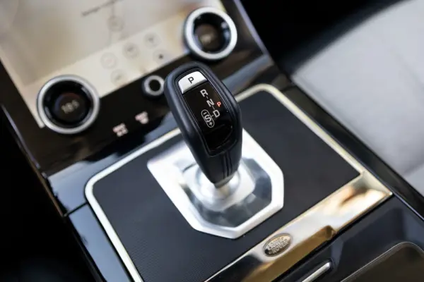 Land Rover Range Rover Evoque P300e R-Dynamic HSE 8