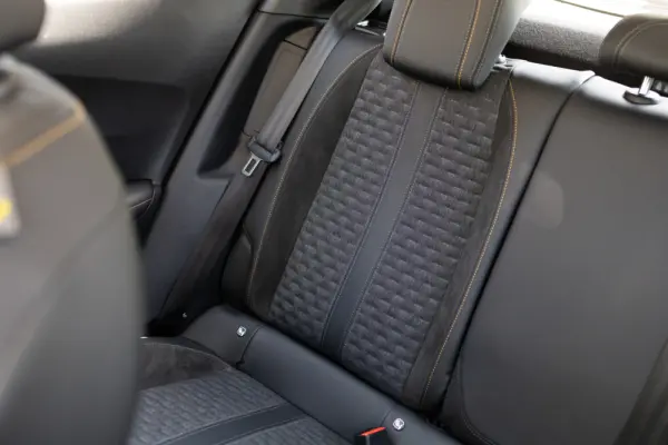 Peugeot e-2008 Allure 18