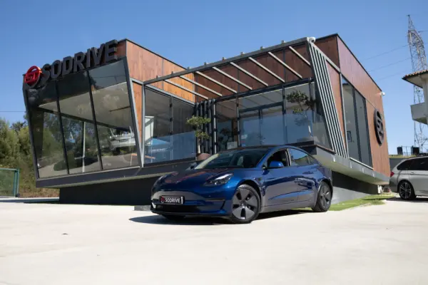 Tesla Model 3 Long-Range Dual Motor AWD 1