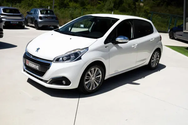 Peugeot 208 1.6 BlueHDi Style 12