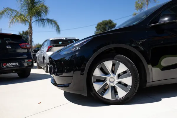 Tesla Model Y Standard 8