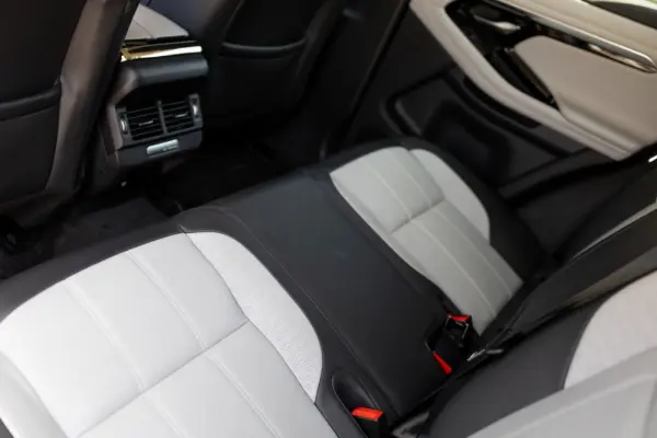 Land Rover Range Rover Evoque P300e R-Dynamic HSE 37