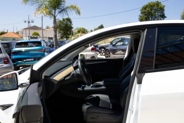 Tesla Model Y Standard RWD 17