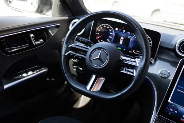 Mercedes-Benz C 300 e AMG Line 11