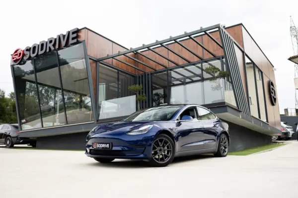 Tesla Model 3 Standard Range Plus RWD 1