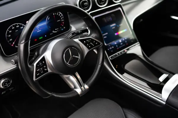 Mercedes-Benz C 300 e Avantgarde 13
