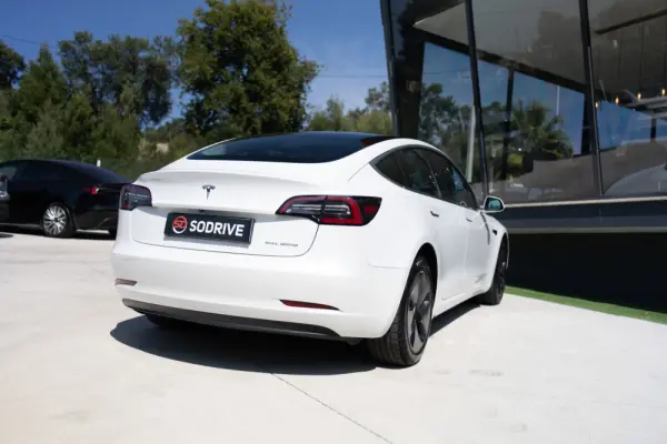 Tesla Model 3 Long-Range Dual Motor AWD 17