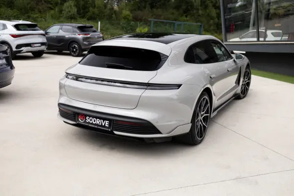 Porsche Taycan Sport Turismo Outro 45
