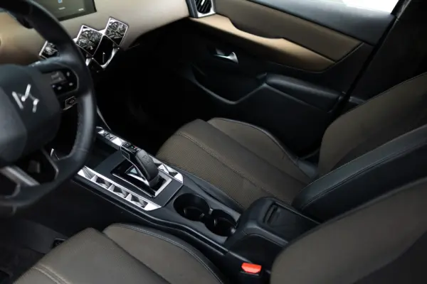 DS DS3 Crossback E-Tense Performance Line 23
