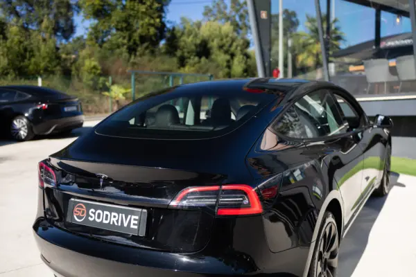 Tesla Model 3 Long-Range Dual Motor AWD 18