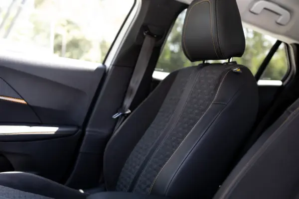Peugeot e-2008 Allure 15