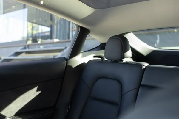 Tesla Model Y Long Range Dual Motor AWD 12