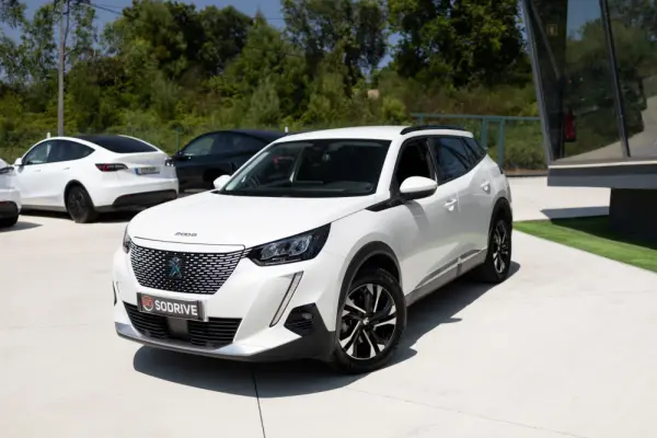 Peugeot e-2008 Allure 6