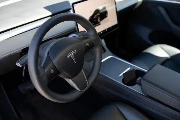 Tesla Model Y Standard 2