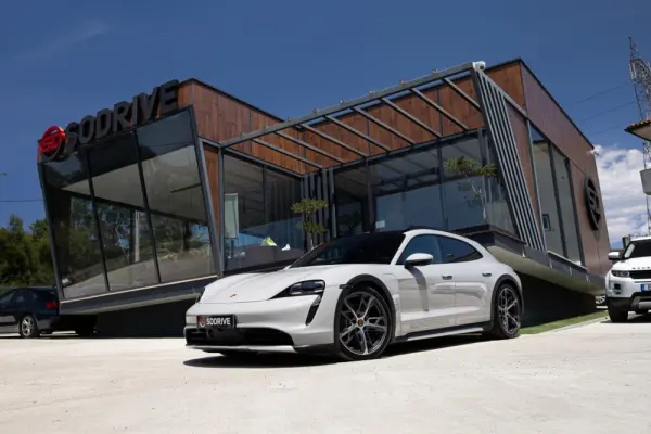 Porsche Taycan Cross Turismo 4 1