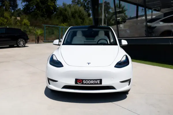 Tesla Model Y Standard 3