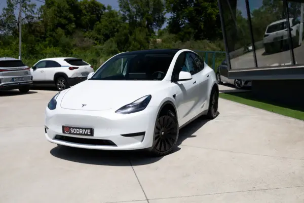 Tesla Model Y Standard 4