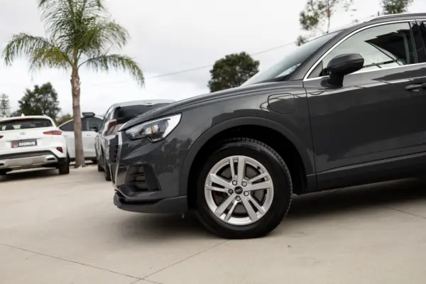 Audi Q3 45 TFSIe S tronic 11
