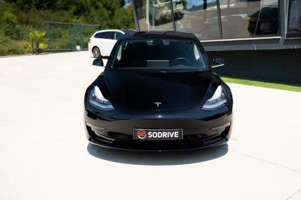 Tesla Model 3 Long-Range Dual Motor AWD 3