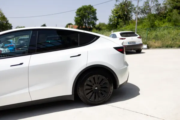Tesla Model Y Standard 16