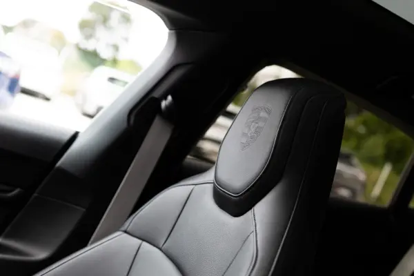 Porsche Taycan Sport Turismo Outro 14