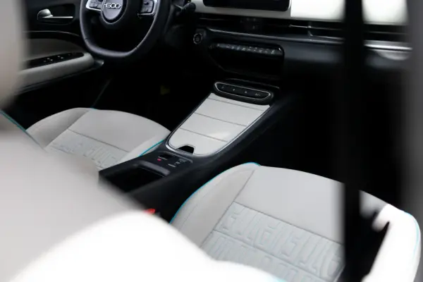 Fiat 600e 54 kWh La Prima 15