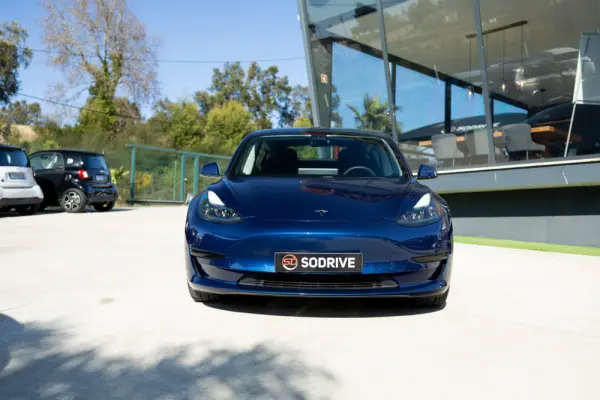 Tesla Model 3 Long-Range Dual Motor AWD 3