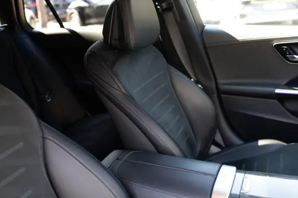 Mercedes-Benz C 300 e AMG Line 33