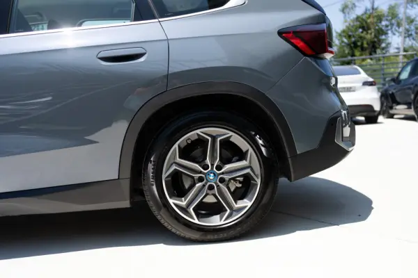 BMW iX1 xDrive30 xLine 13
