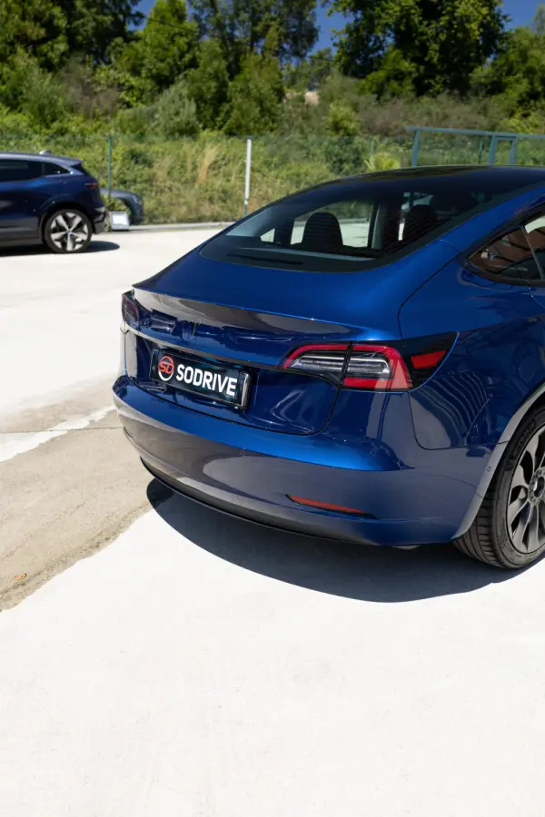 Tesla Model 3 Standard Range Plus RWD 18